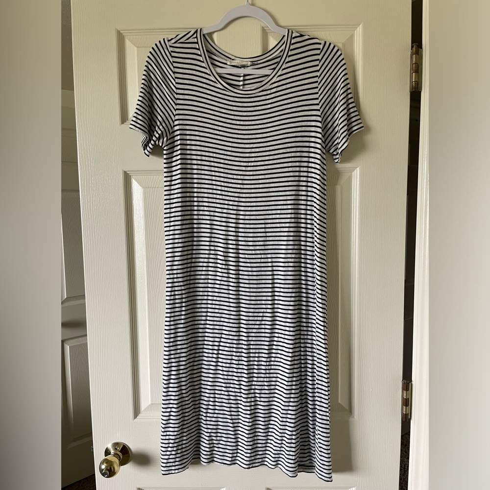 BLACK AND WHITE STRIPE T SHIRT DRESS